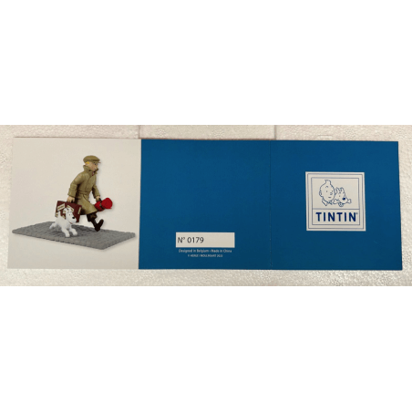 Tintin / Hergé / Moulinsart Ref 45994 / Tintin and Milou suitcase - They arrive - paved base - (2022)