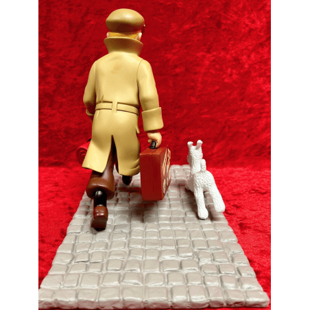 Tintin / Hergé / Moulinsart Ref 45994 / Tintin and Milou suitcase - They arrive - paved base - (2022)